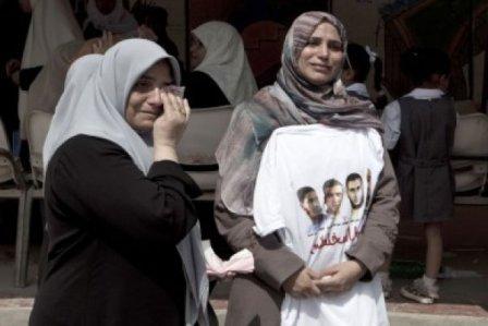  تظاهرة أمام معبر