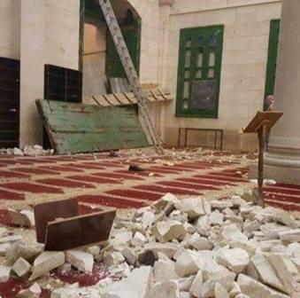 قوات الاحتلال تحطم بوابات الجامع القبلي وتصل بأحذيتها لمنبر صلاح الدين (محدث)