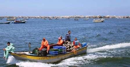 زوارق الاحتلال تستهدف