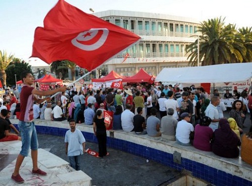 منظمات أهلية ونقابية تونسية: رفع علم فلسطين خطوة تاريخية
