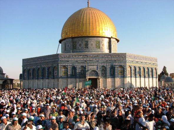 300 مواطن من غزة يغادرون للصلاة في الأقصى