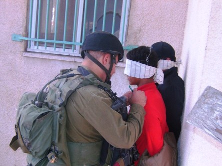 القدس: الاحتلال يعتقل