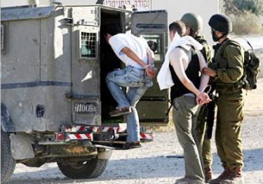 قوات الاحتلال تعتقل ثمانية مواطنين من الضفة