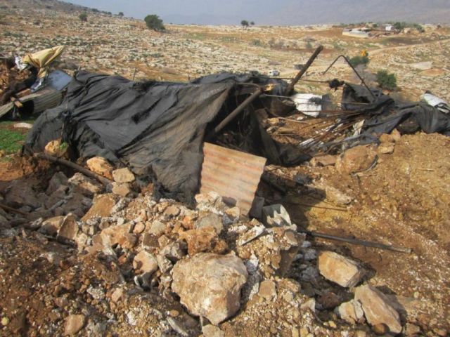 إخطارات بهدم منازل وبركسات في الأغوار