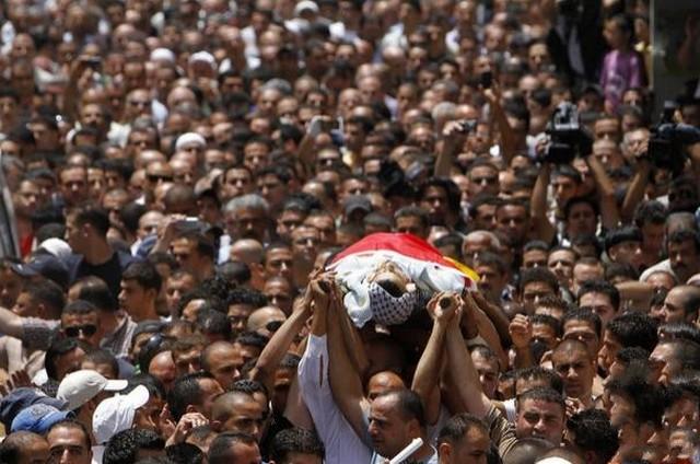 تشييع جثمان الشهيد أبو سرور في مخيم عايدة