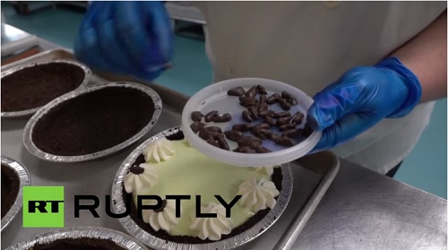 فيديو,,حلويات تزينها الحشرات في كندا