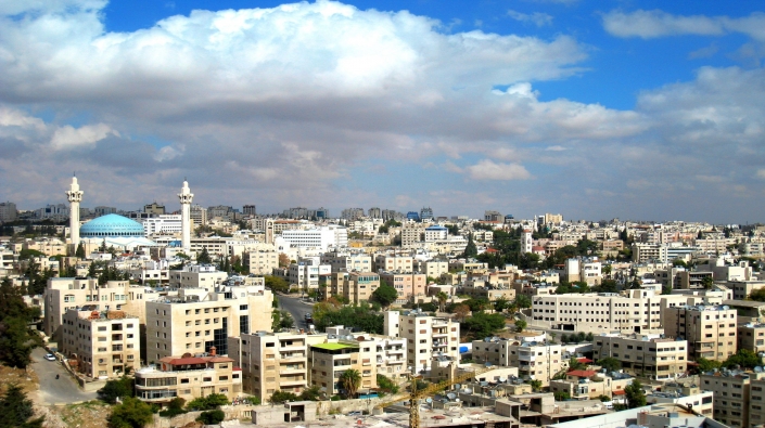 مطالبات للأردن بإلغاء تصريح الإقامة لحملة الجوازات المؤقتة