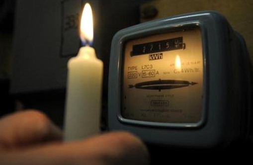 سخرية من رفع سعر الكهرباء التي تنقطع 20 ساعة يوميا بسوريا
