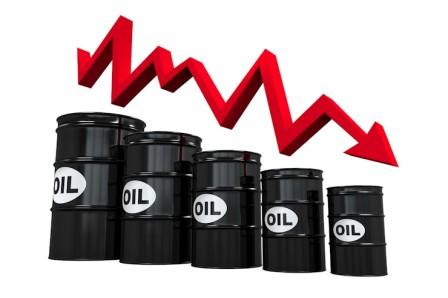 النفط يهوي إلى مستويات