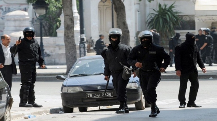 إعلان حظر التجول في تونس بعد تصاعد أعمال العنف
