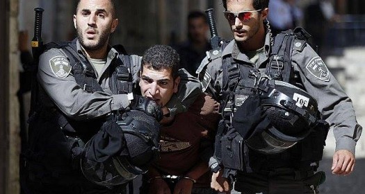 الاحتلال يعتقل شابا من باب العمود في القدس
