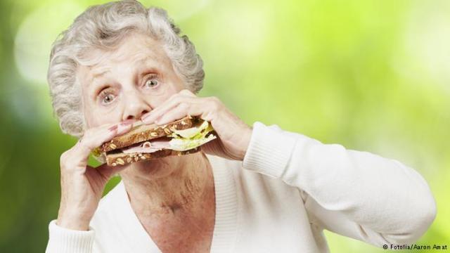 كيف تساعد التغذية على الوقاية من الألزهايمر؟
