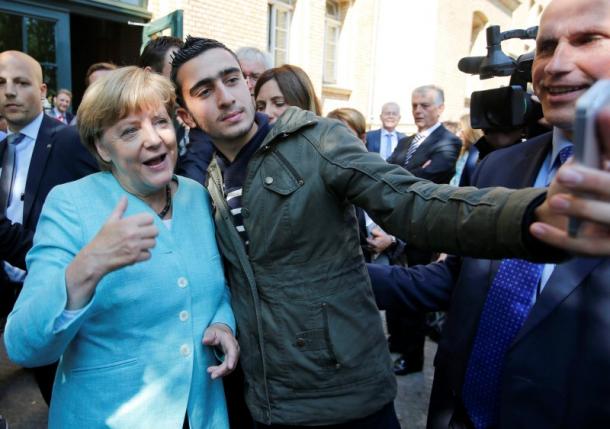 استطلاع: 40% من الألمان يريدون استقالة ميركل بسبب اللاجئين
