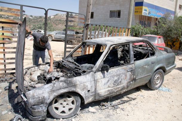 مستوطنون يحرقون 8 مركبات بحي الثوري جنوب الأقصى