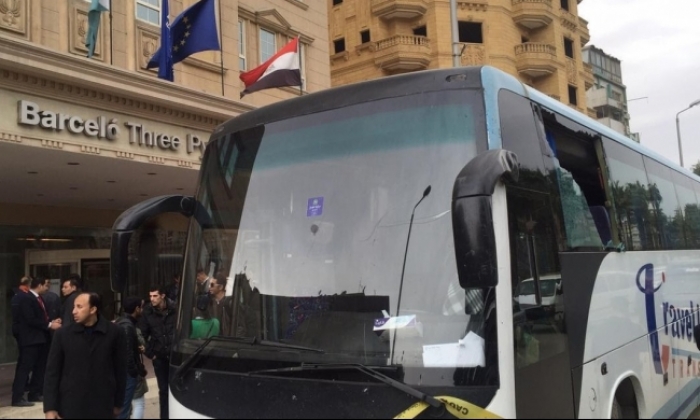 اطلاق نار على حافلة سياح في القاهرة