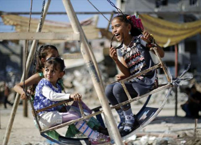 استطلاع: الفلسطينيّون يشعرون بالسعادة رغم التشاؤم الإقتصادي