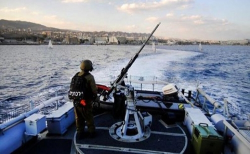 الاحتلال يهاجم مراكب الصيادين قبالة شاطئ غزة