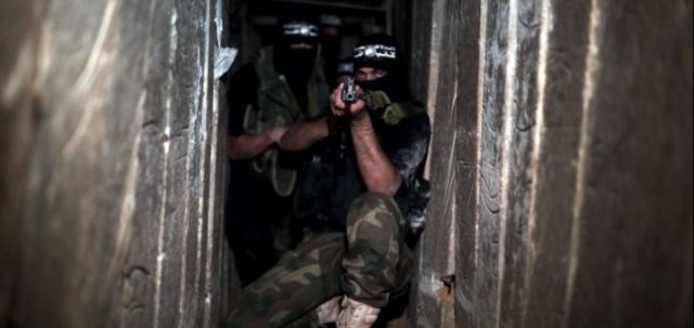 استشهاد أحد عناصر  كتائب القسام في انهيار نفق في غزة 
