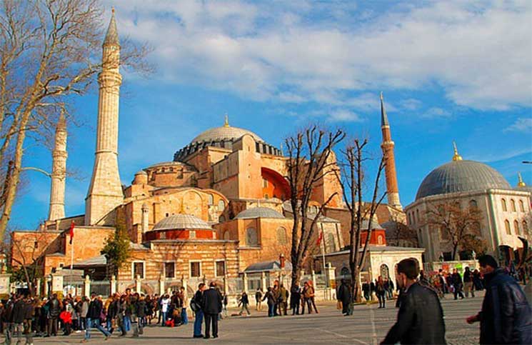 ﻿تركيا تعيد الأذان