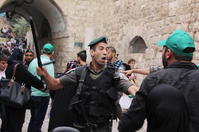 مستوطنون يقتحمون