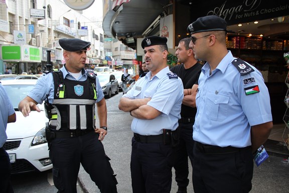 الشرطة الفلسطينية تكشف ملابسات عملية سرقة في كفر عقب 