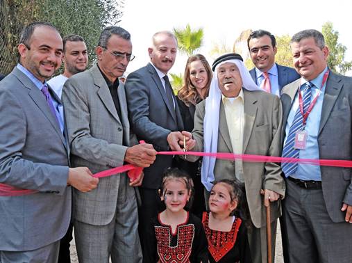 بنك فلسطين ومؤسسة التعاون وشركائهم يفتتحون الحديقة الترفيهية السابعة والعشرين للأطفال في بلدة دير دبوان ضمن مشروع 