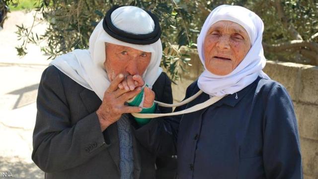 لبنانية تدفن ابنها الأصغر.. لن تصدق عمره