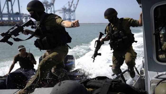 بحرية الاحتلال تستهدف مراكب الصيادين في بحر بيت لاهيا
