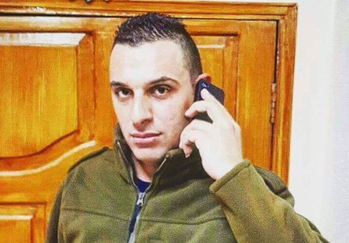 وفاة شرطي متاثراً