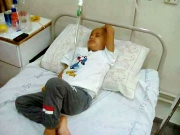 طفل من رفح يقوم من كفنه بعد الوفاة 
