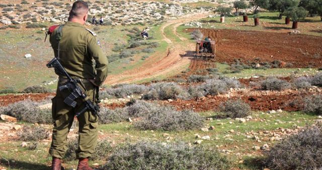 محكمة إسرائيلية تصادق على قرار بمصادرة أراضٍ فلسطينية
