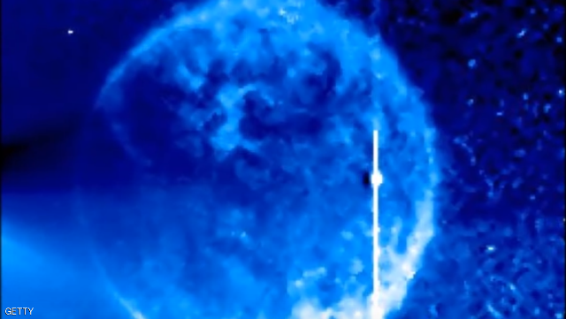 جسم غريب أمام الشمس