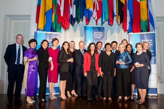 بنك فلسطين يفوز بجائزة أفضل برنامج لتمكين المرأة عن برنامج 