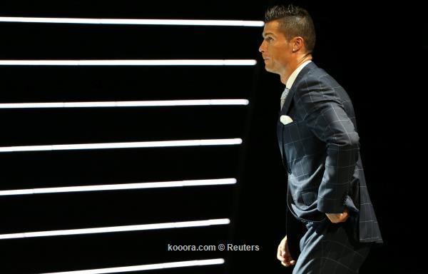 رونالدو يتبرع بـ 3 ملايين يورو لأسر لاعبي 