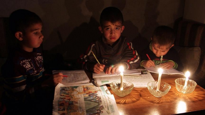 تقرير: 96.6 % من سكان غزة يعانون من انقطاع الكهرباء بشكل متكرر 