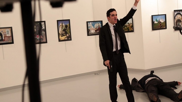 محدث| مصدر أمني يعلن وفاة السفير الروسي لدى تركيا إثر الهجوم