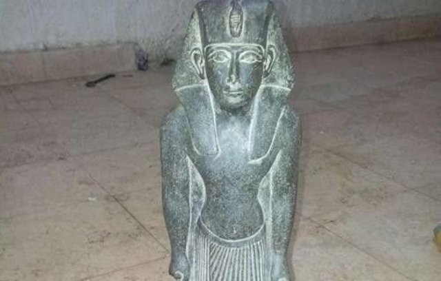 ضبط تمثال أثري روماني عمره 3 آلاف عام في الخليل



