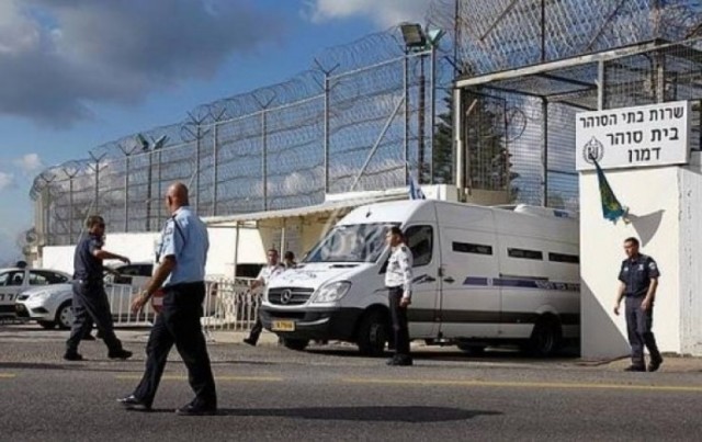 قوات القمع تقتحم