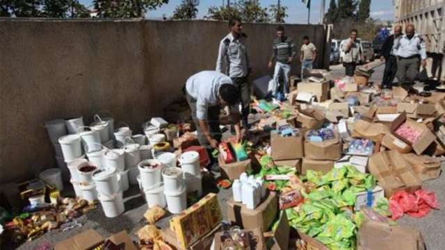 اتلاف مواد تموينية منتهية الصلاحية في جنين

