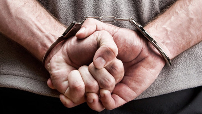 القبض على 7 أشخاص بتهمة التنقيب عن آثار وحيازة مخدرات في جنين