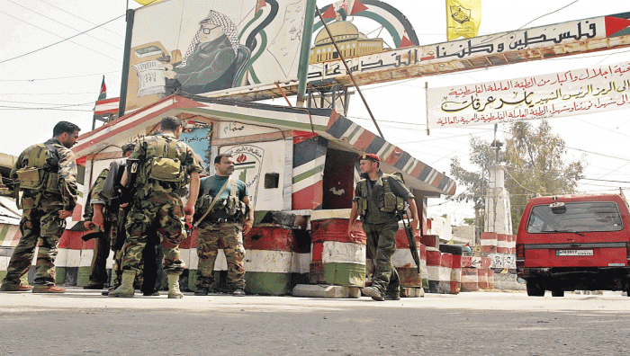 محدث| مقتل مرافق قائد القوة الأمنية الفلسطينية في إشتباكات في مخيم عين الحلوة
