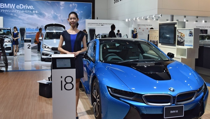فقط في دبي اشتري عقارا واحصل على سيارة BMW i8