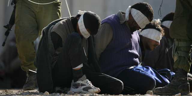 الاحتلال يعتقل 12 شابا من الضفة

