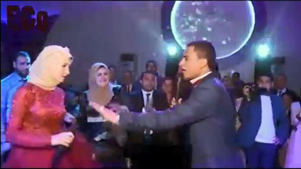 عروسان مصريان يشعلان