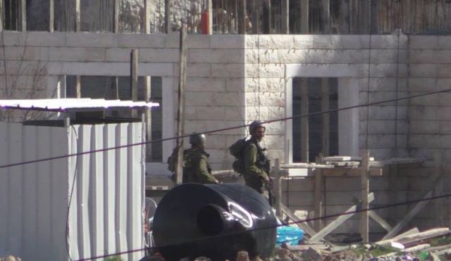 الاحتلال يخطر بوقف