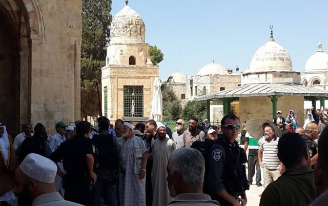 طرد خمسة مستوطنين من المسجد الأقصى
