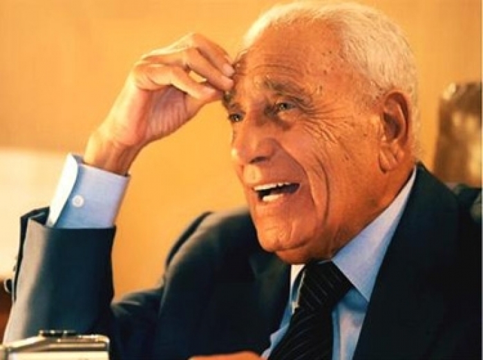 وفاة الصحفي والكاتب المصري محمد حسنين هيكل 