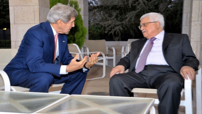 الرئيس عباس وكيري يعقدان جولة مباحثات في الأردن

