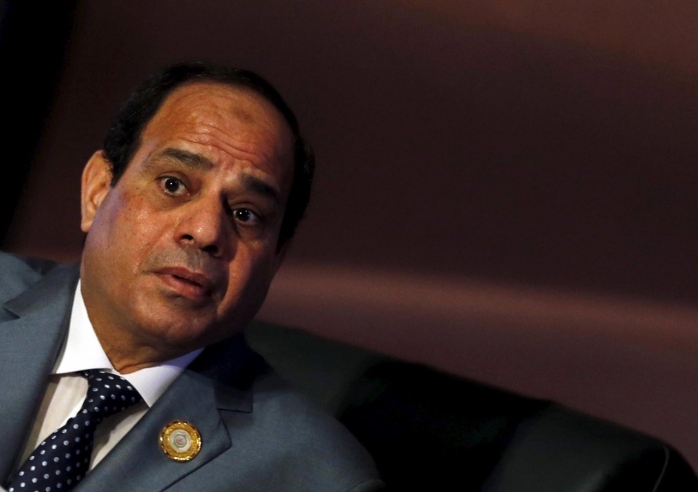 السيسي يشعر أن عرشه