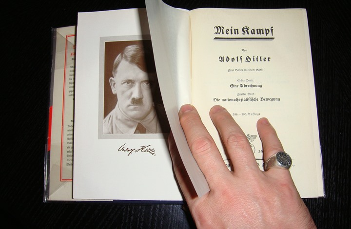 كتاب هتلر يتصدر مبيعات ألمانيا 
